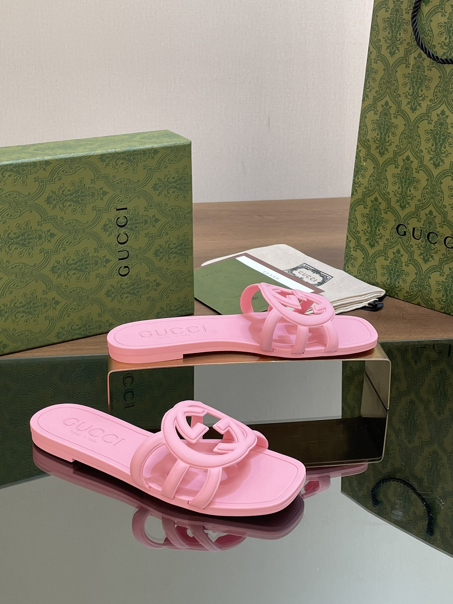 UA Gvc*1 INTERLOCKING G SLIDE SANDAL Pink