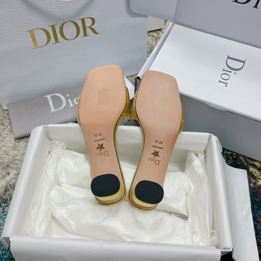 UA D10r Or C