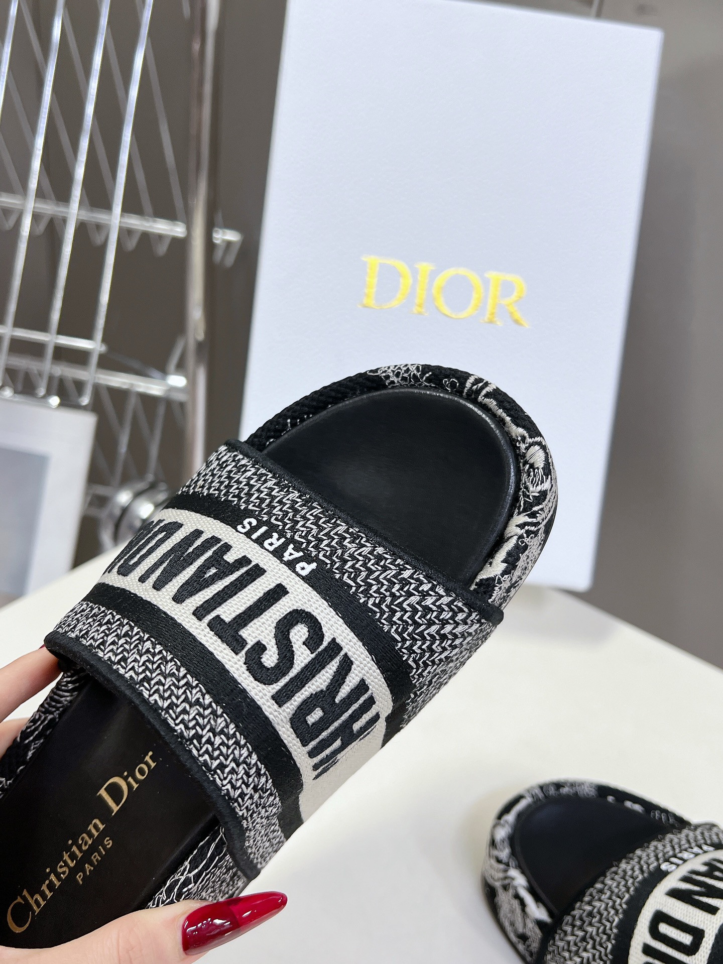UA D10r Platform Sandals