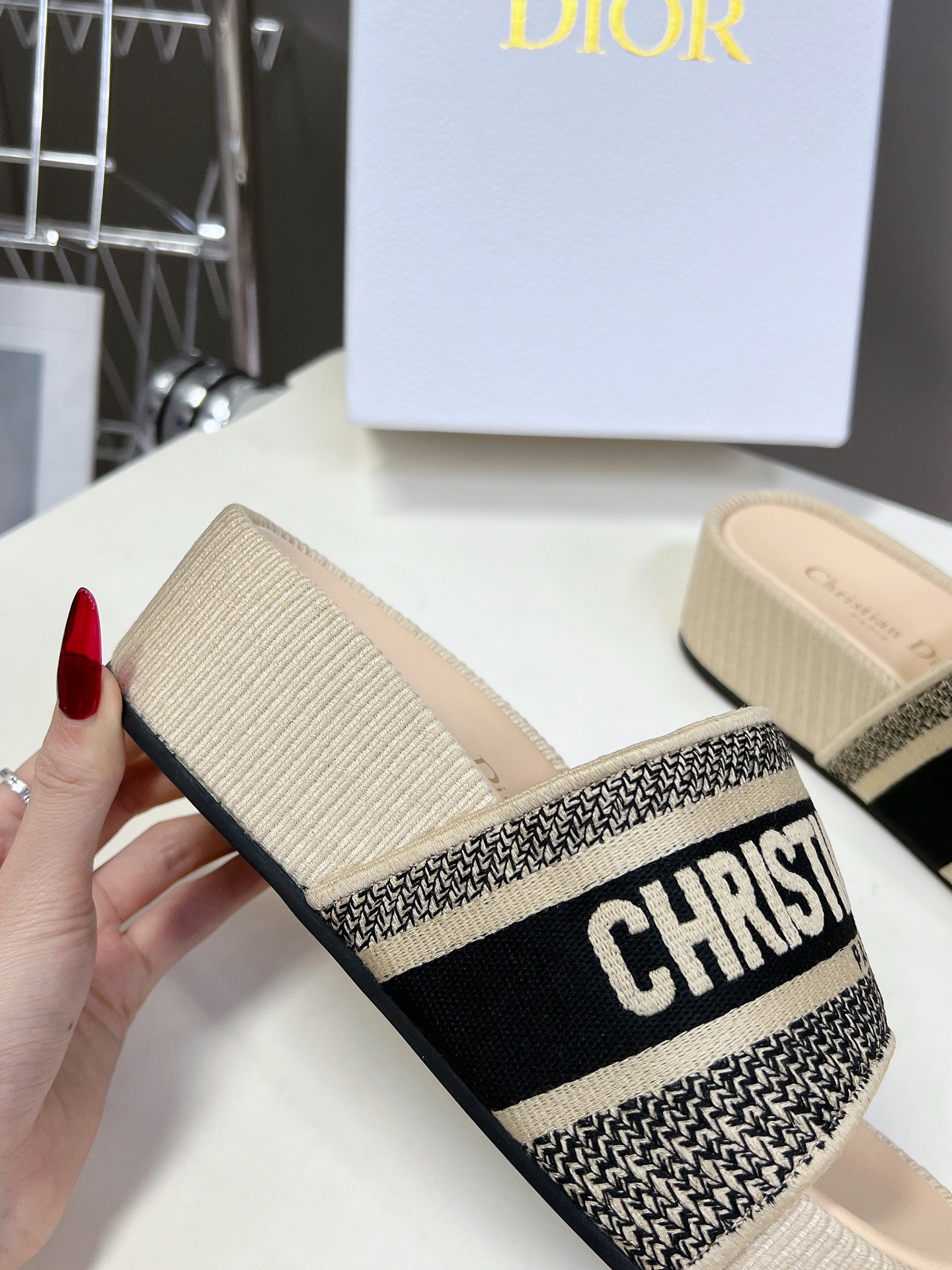UA D10r Platform Sandals