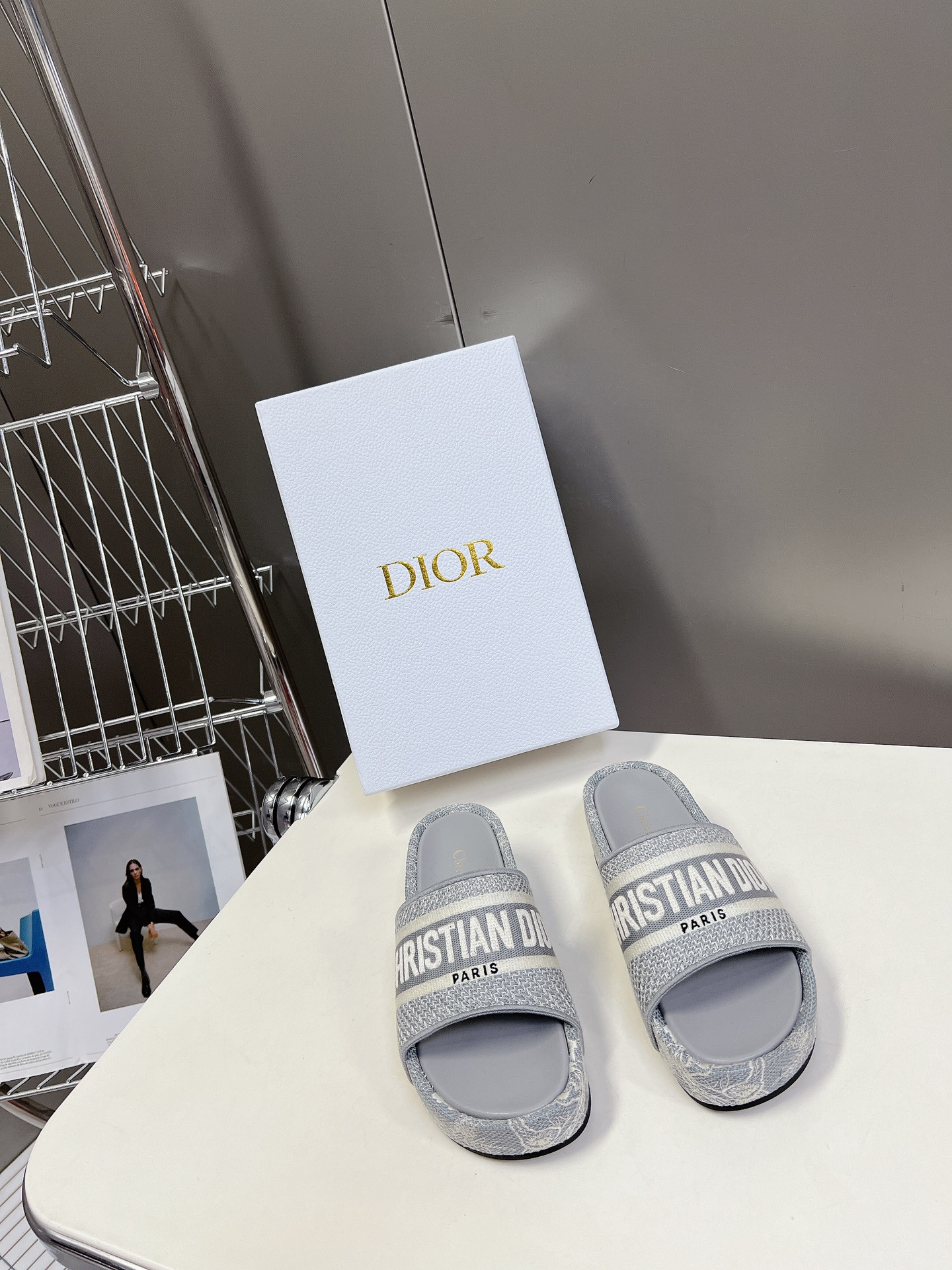 UA D10r Platform Sandals