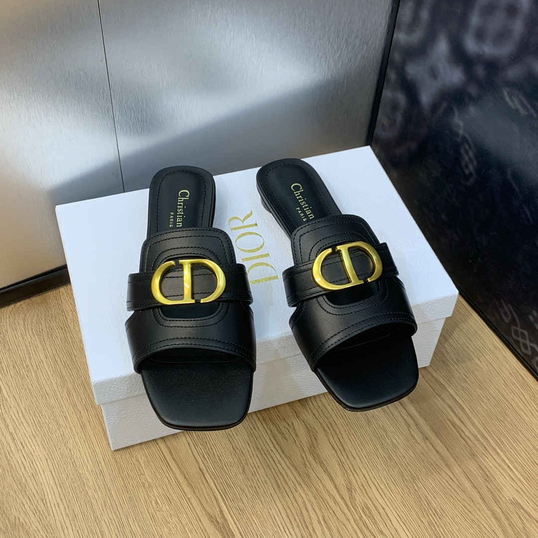 UA D10r 30 Montaigne Slide