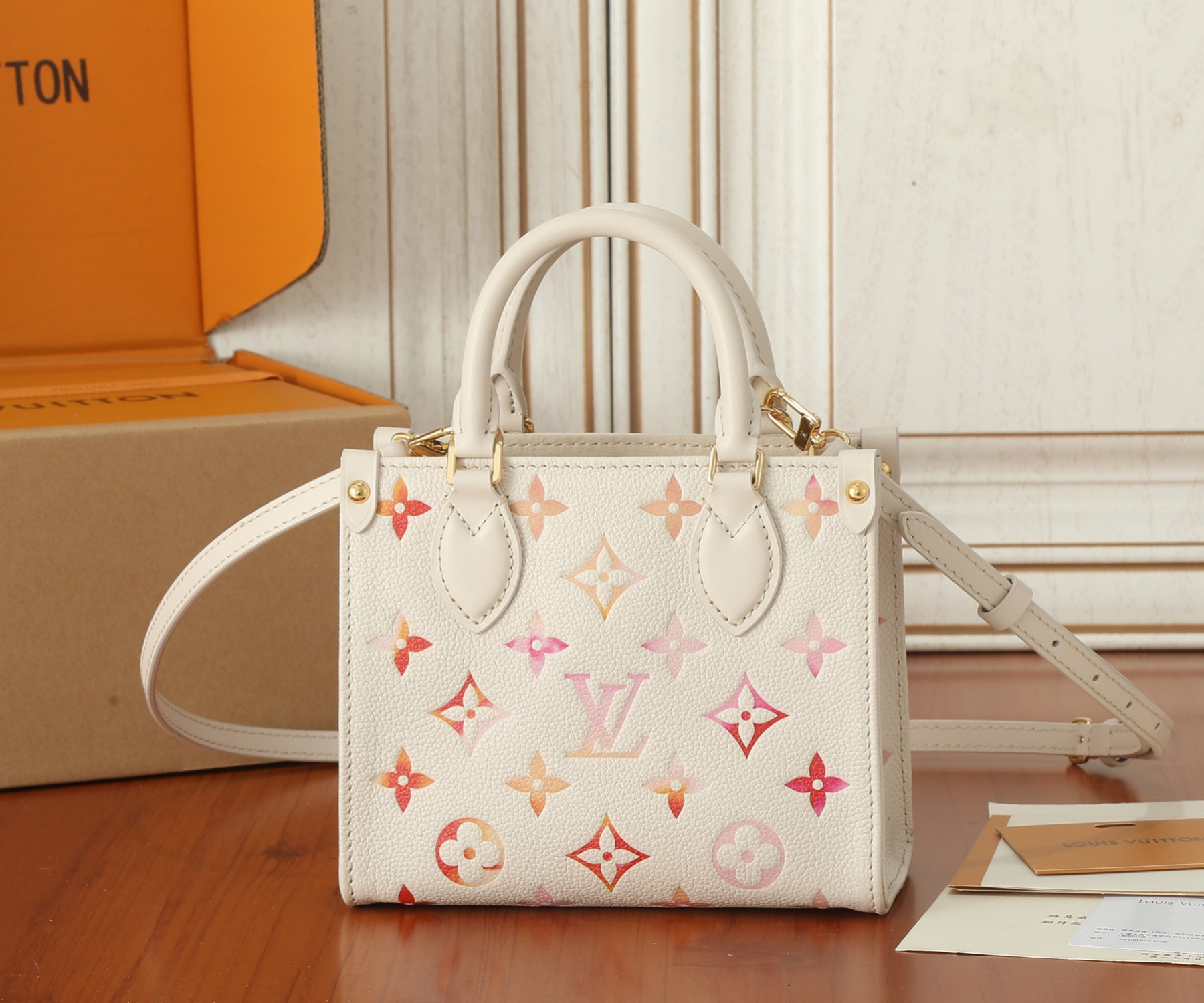LV OnTheGo BB M47115 7.1 x 5.9 x 3.3 in