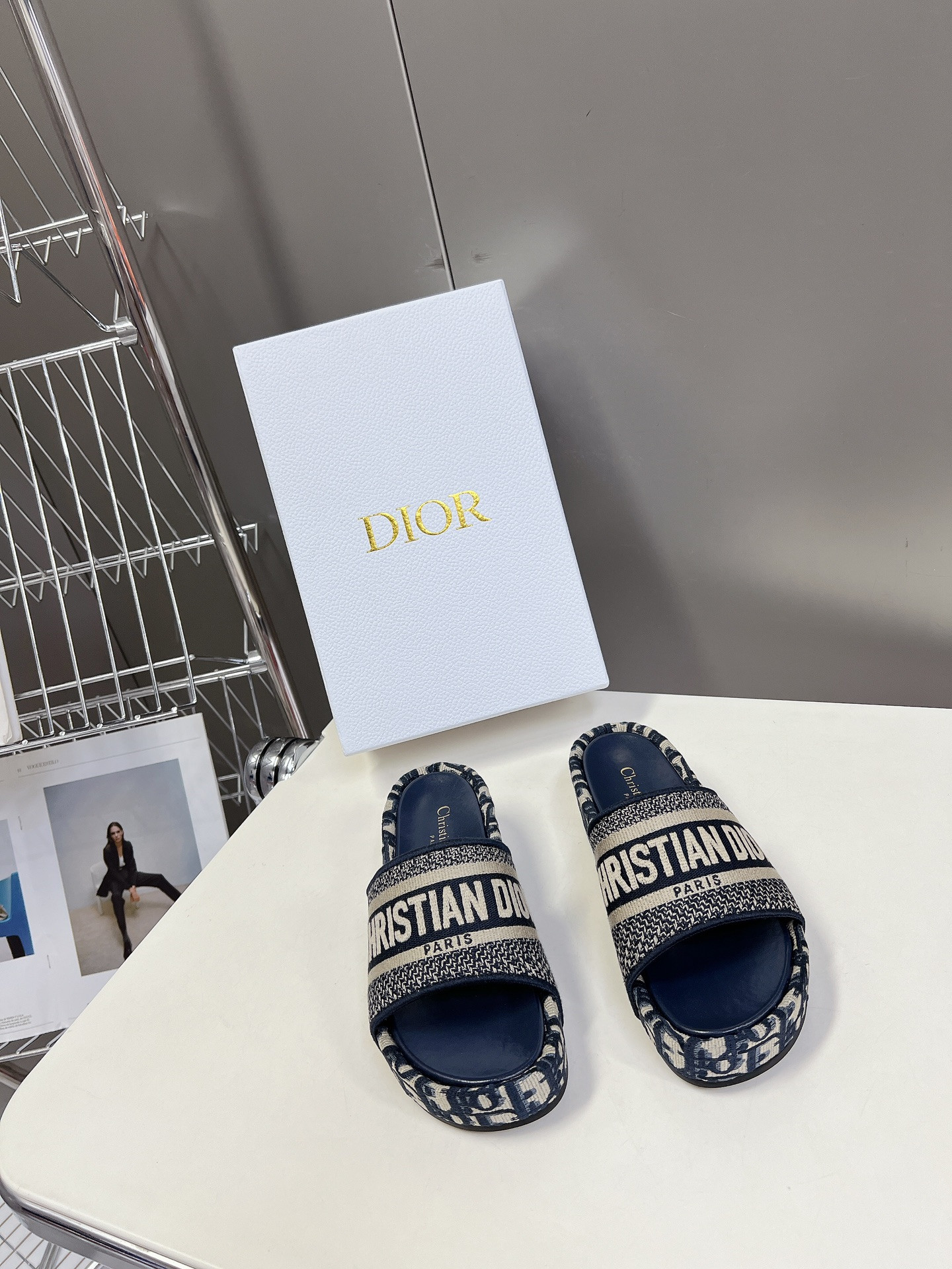 UA D10r Platform Sandals