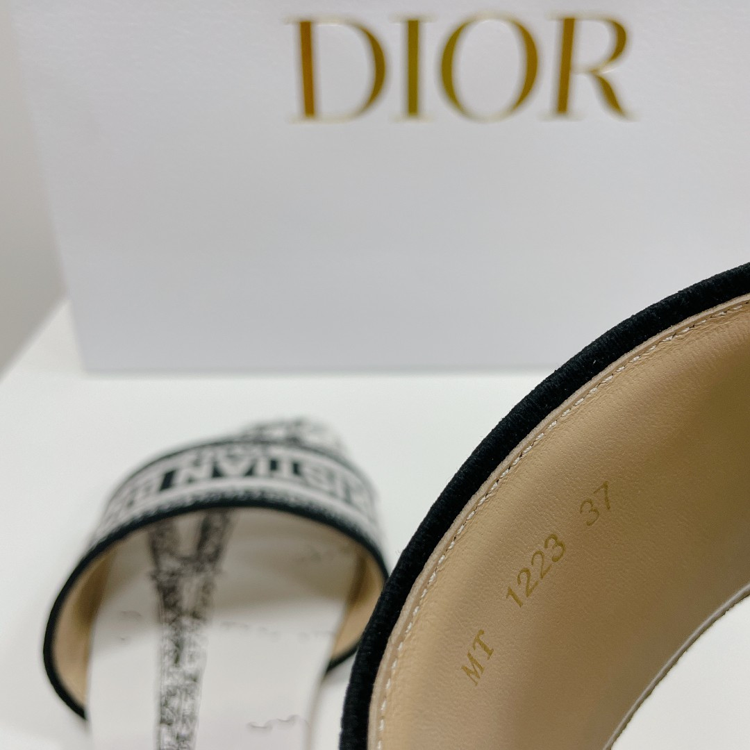 UA D10r Dway Slide