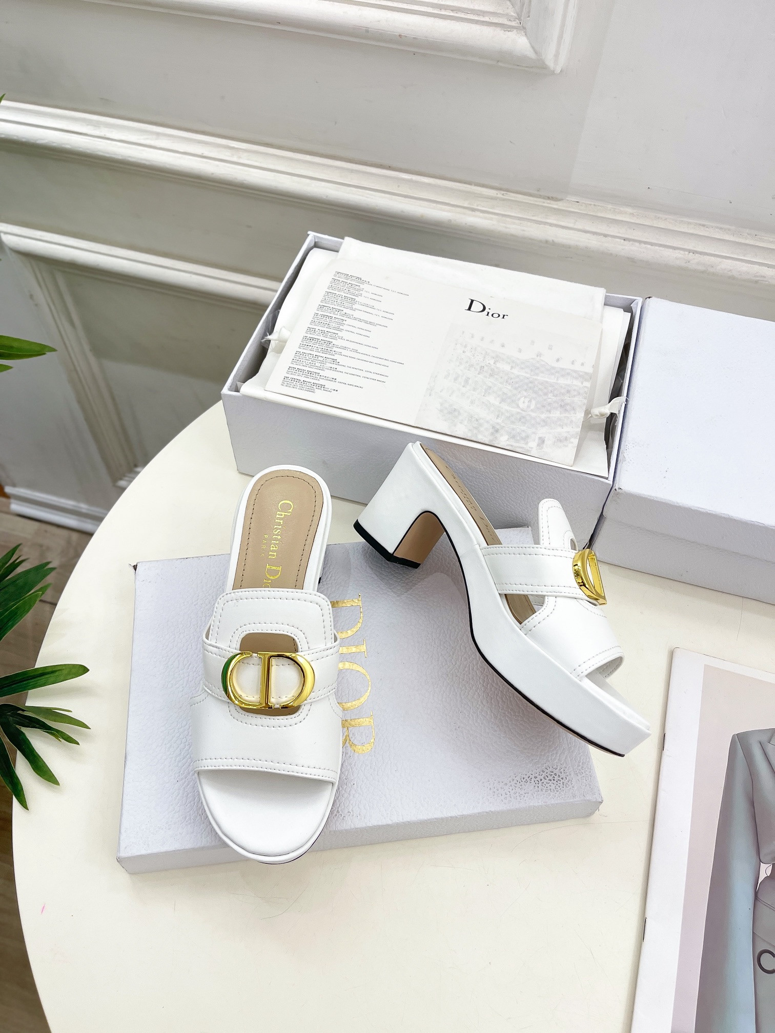 UA D10r 30 Montaigne Platform Slide