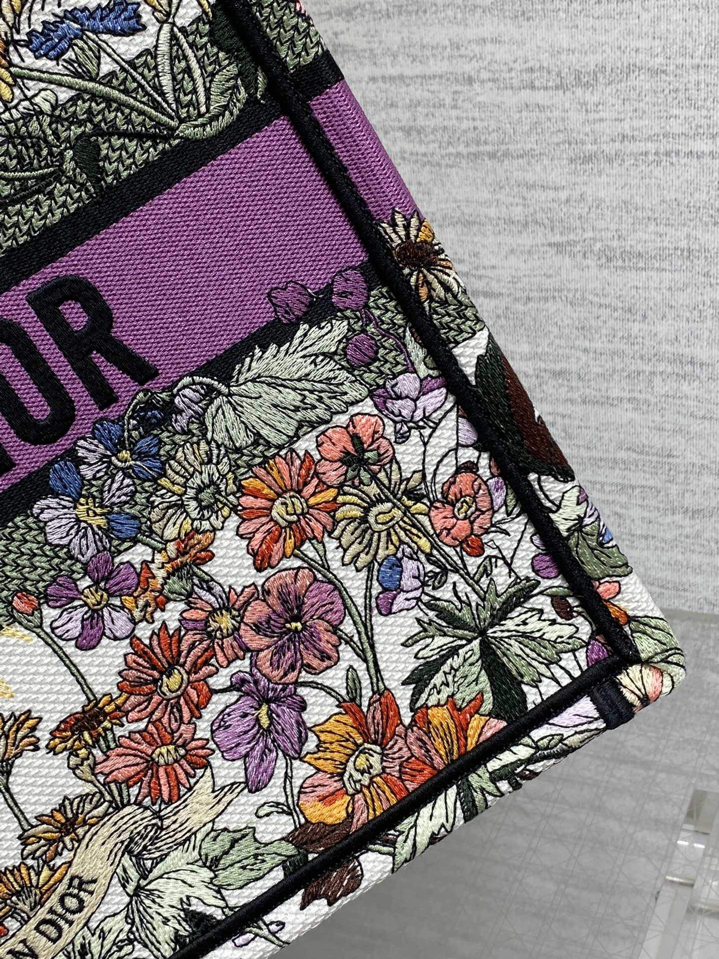 Medium D10r Book Tote Ecru Multicolor 36 x 27.5 x 16.5 cm