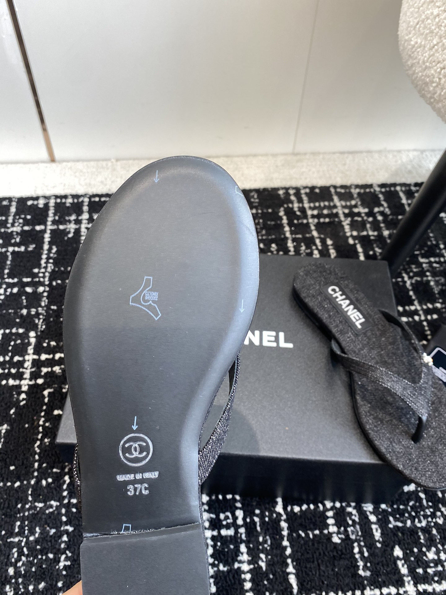 UA Ch**el THONGS