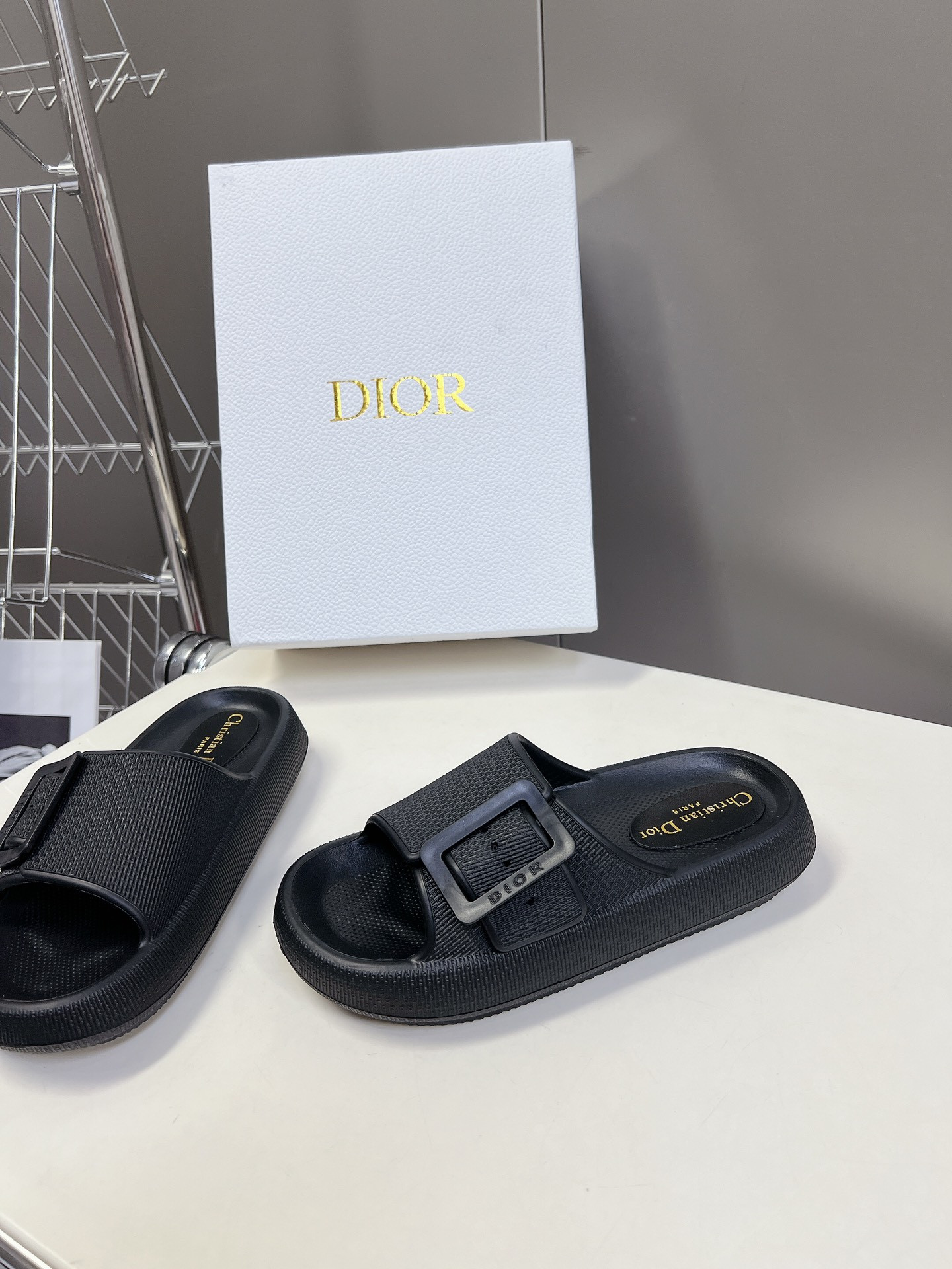 UA D10r Slide