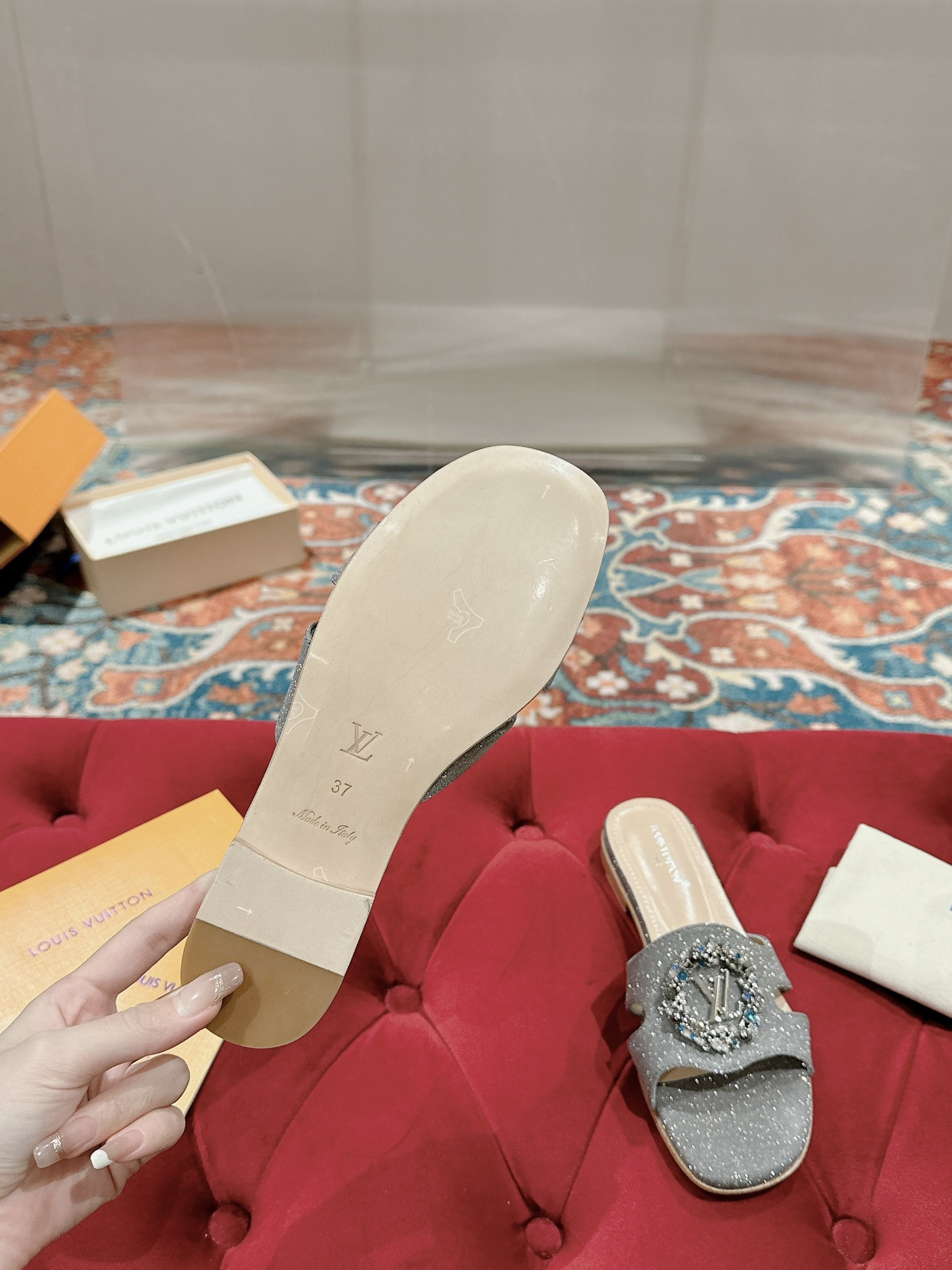 UA LV Flat Mule