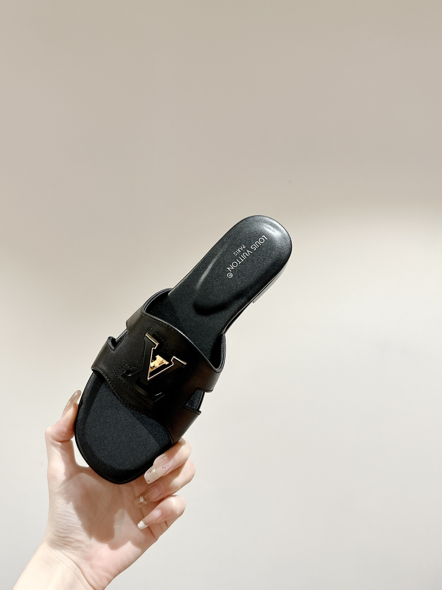 UA LV Flat Mule
