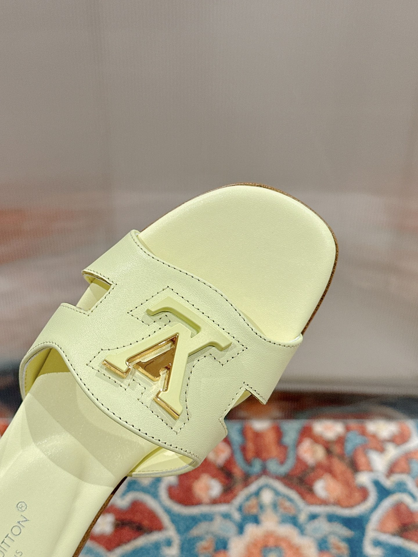UA LV Flat Mule
