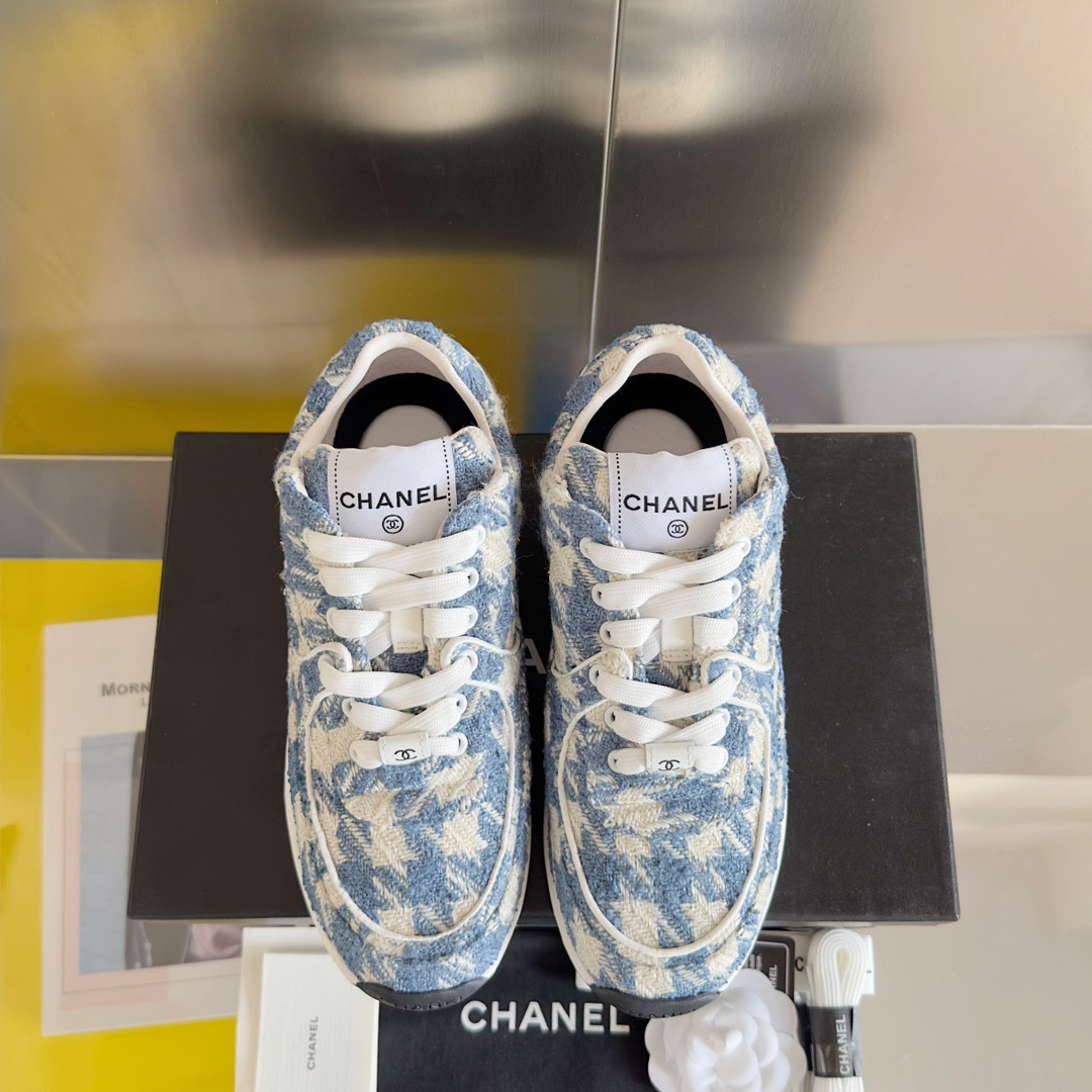 UA Ch**el SNEAKER