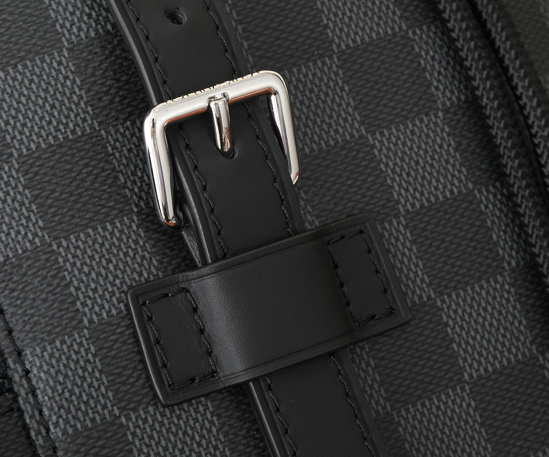 LV Christopher MM N41379 15 x 17.3 x 4.9 inches