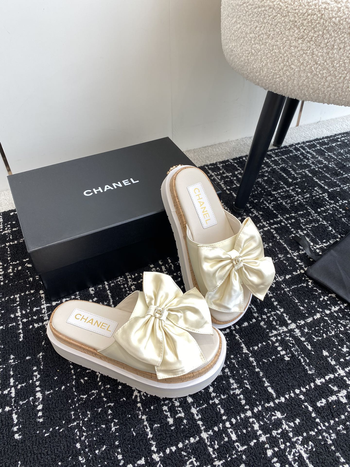 UA Ch**el PLATFORM SLIDES