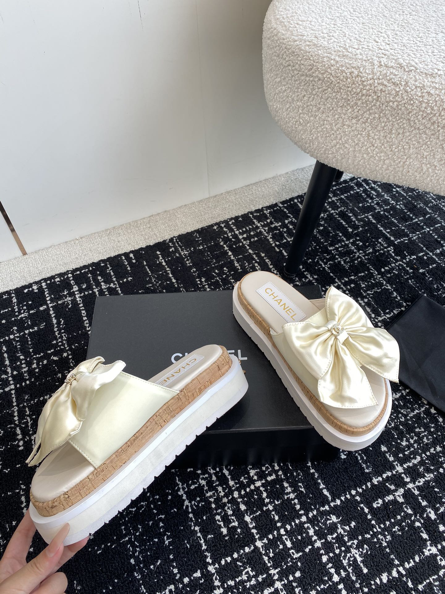 UA Ch**el PLATFORM SLIDES