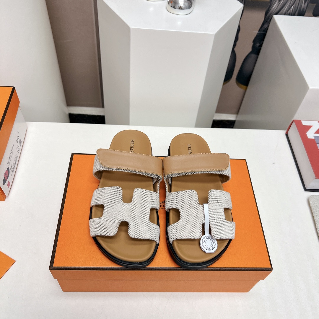 UA H**me5 Chypre sandal