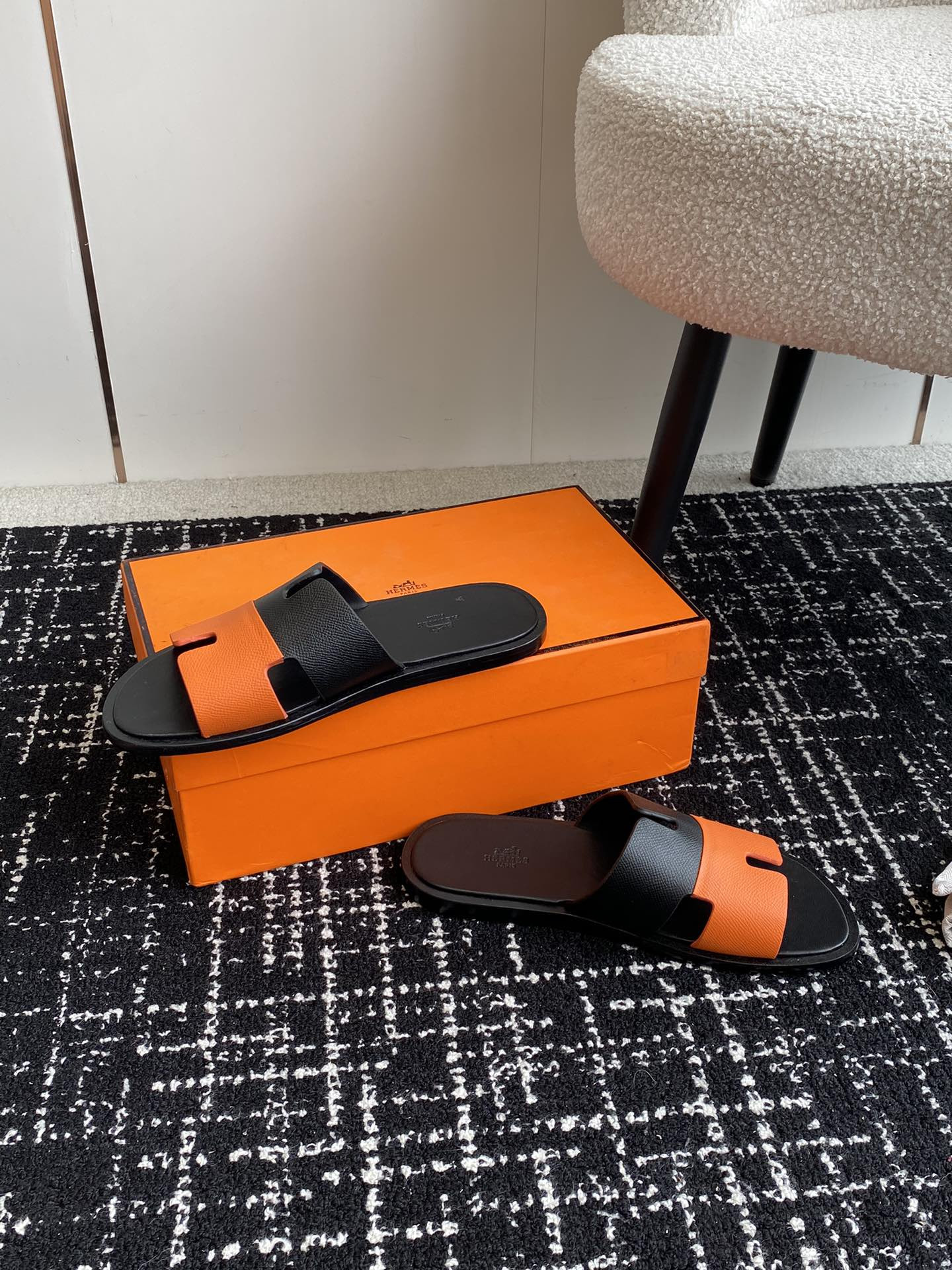 UA H**me5 Izmir sandal
