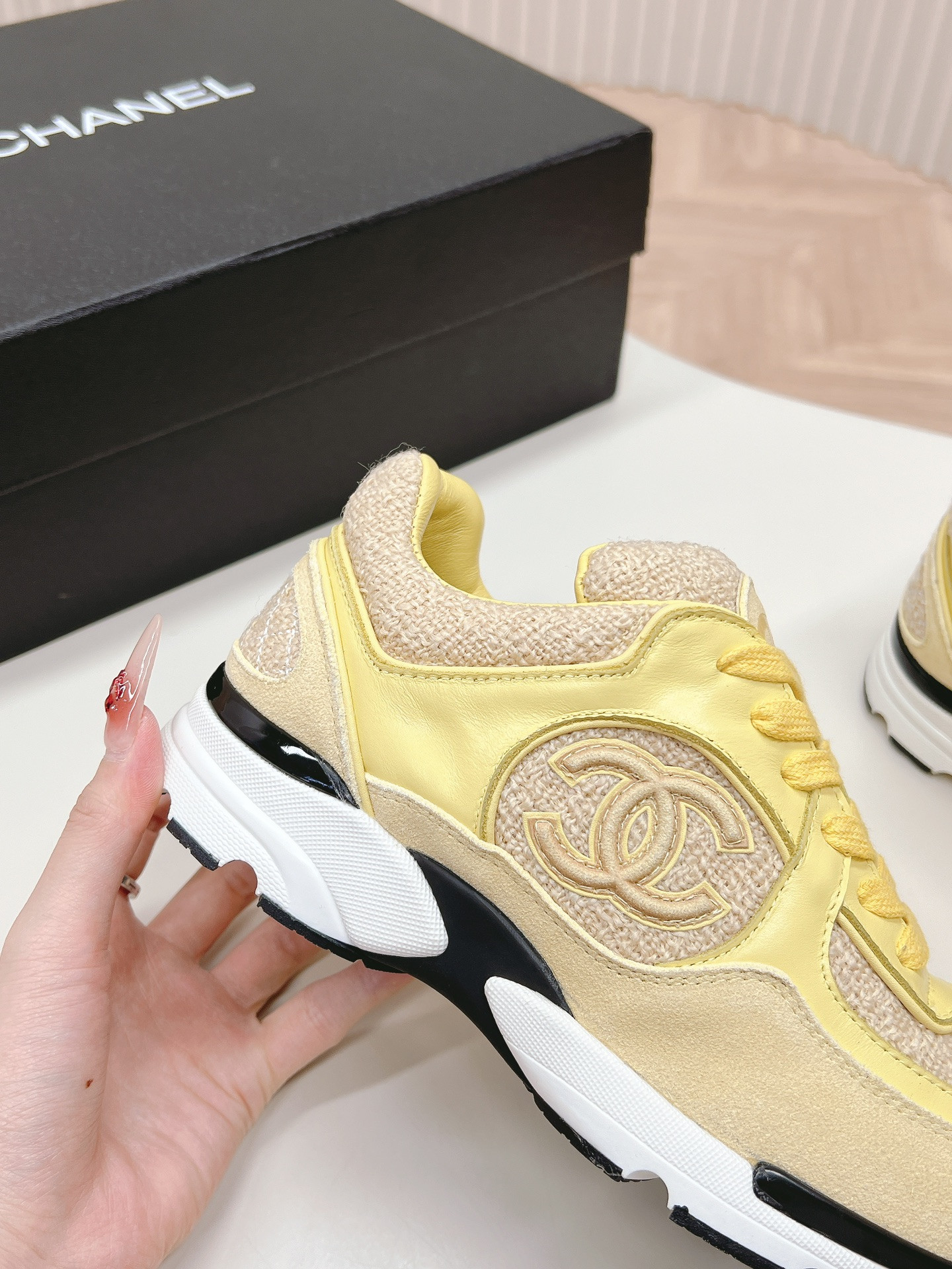 UA Ch**el SNEAKER