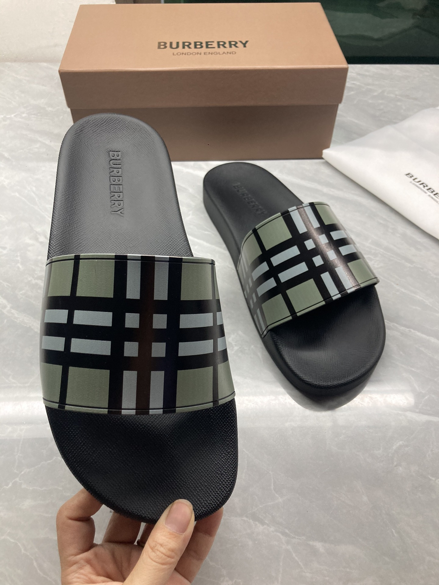 Bv*b*rry Check Slides