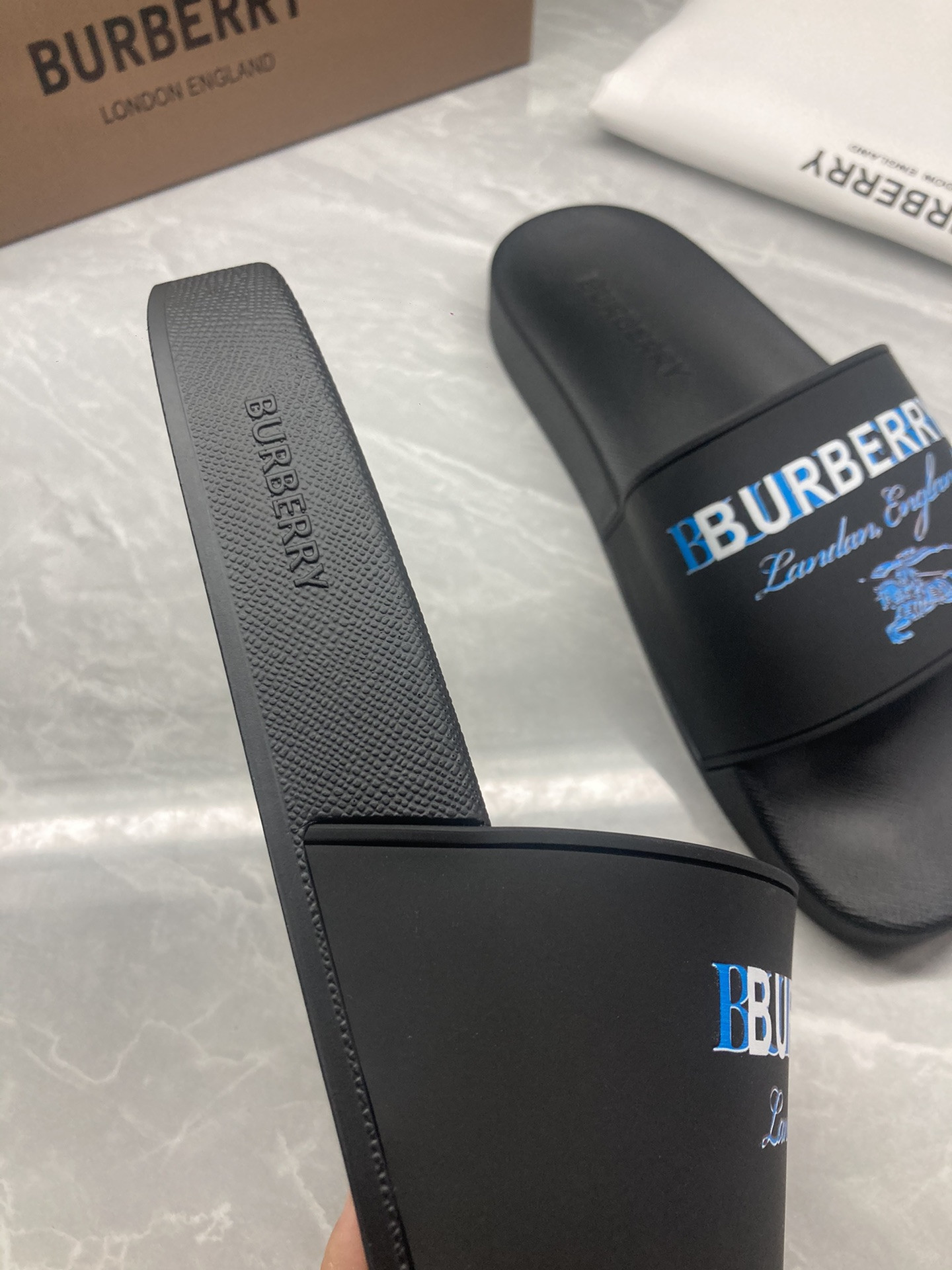 Bv*b*rry Slides