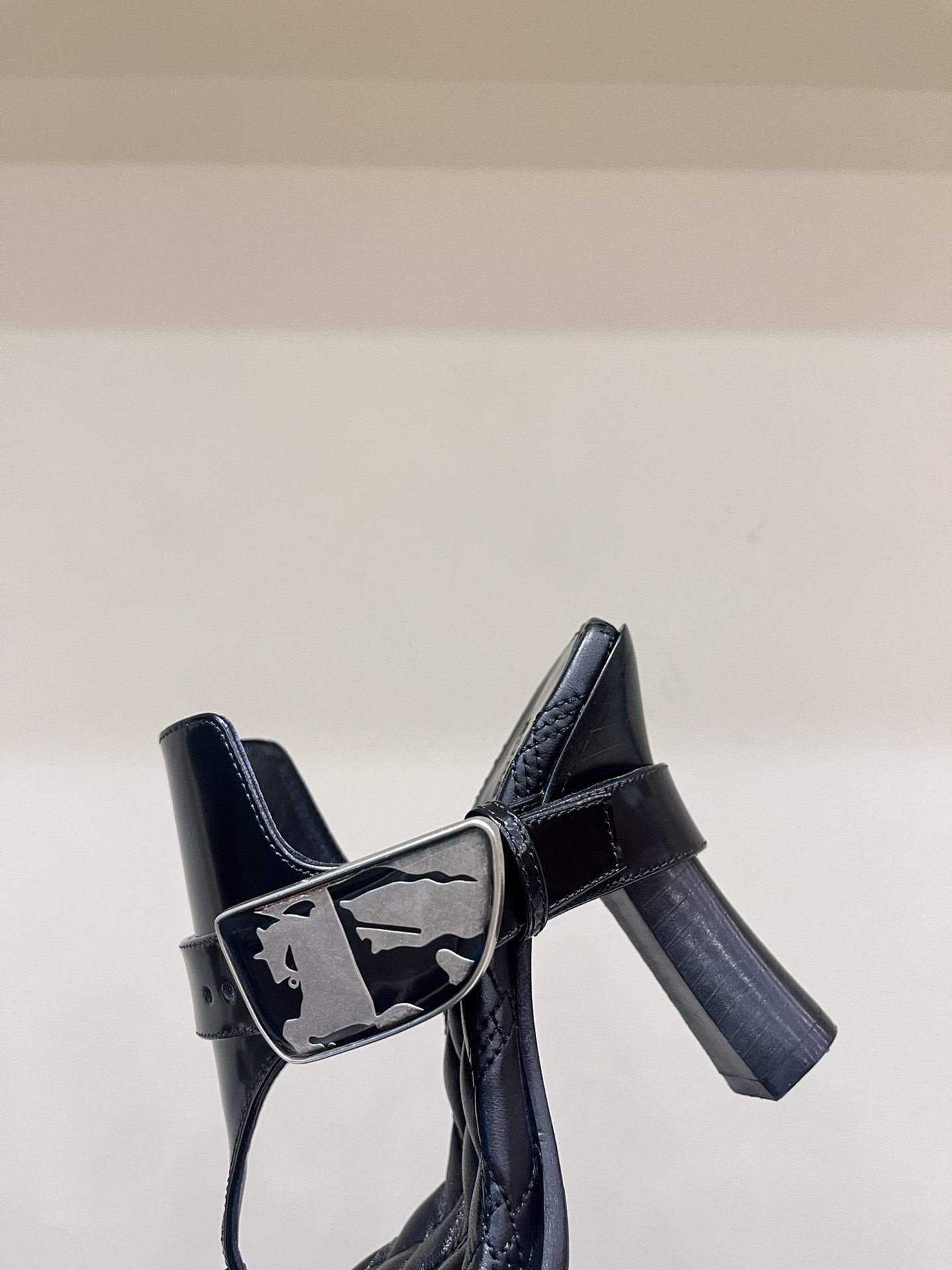 UA Bv*b*rry Slides