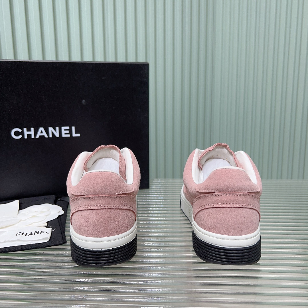 UA Ch**el SNEAKER