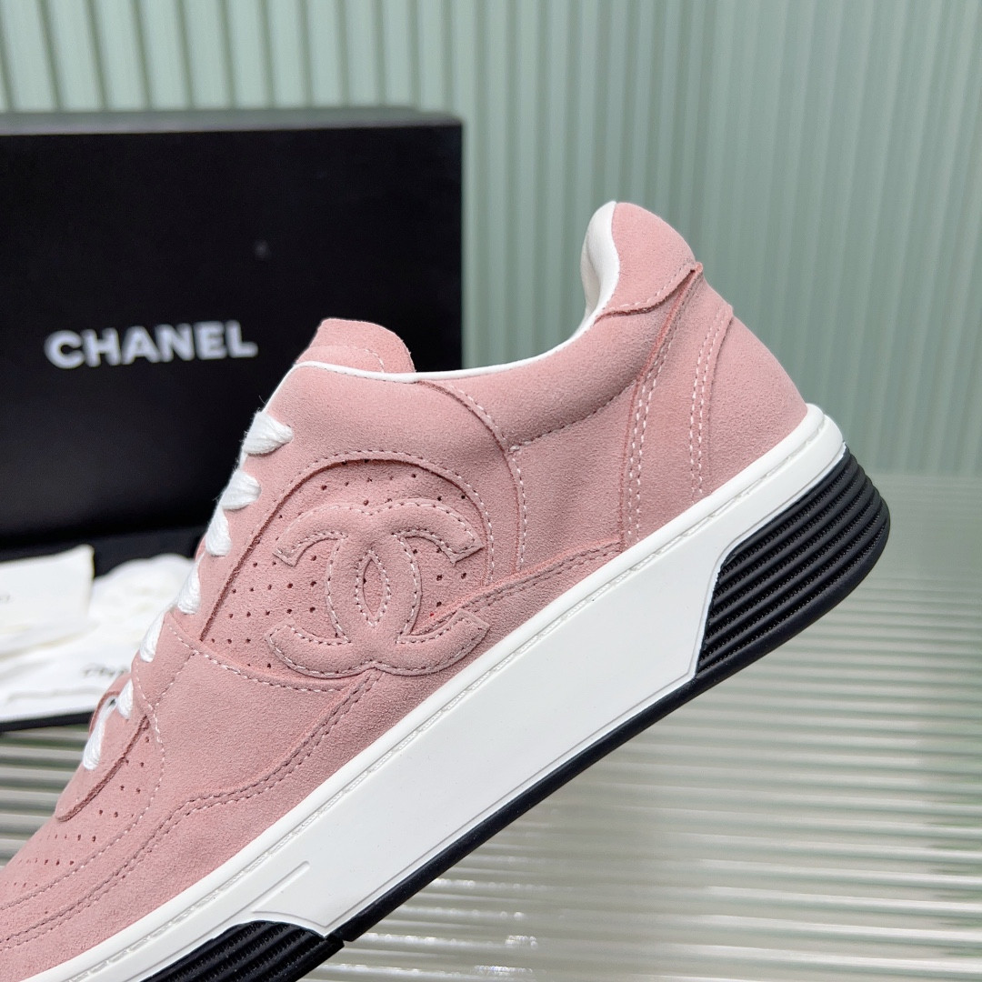 UA Ch**el SNEAKER