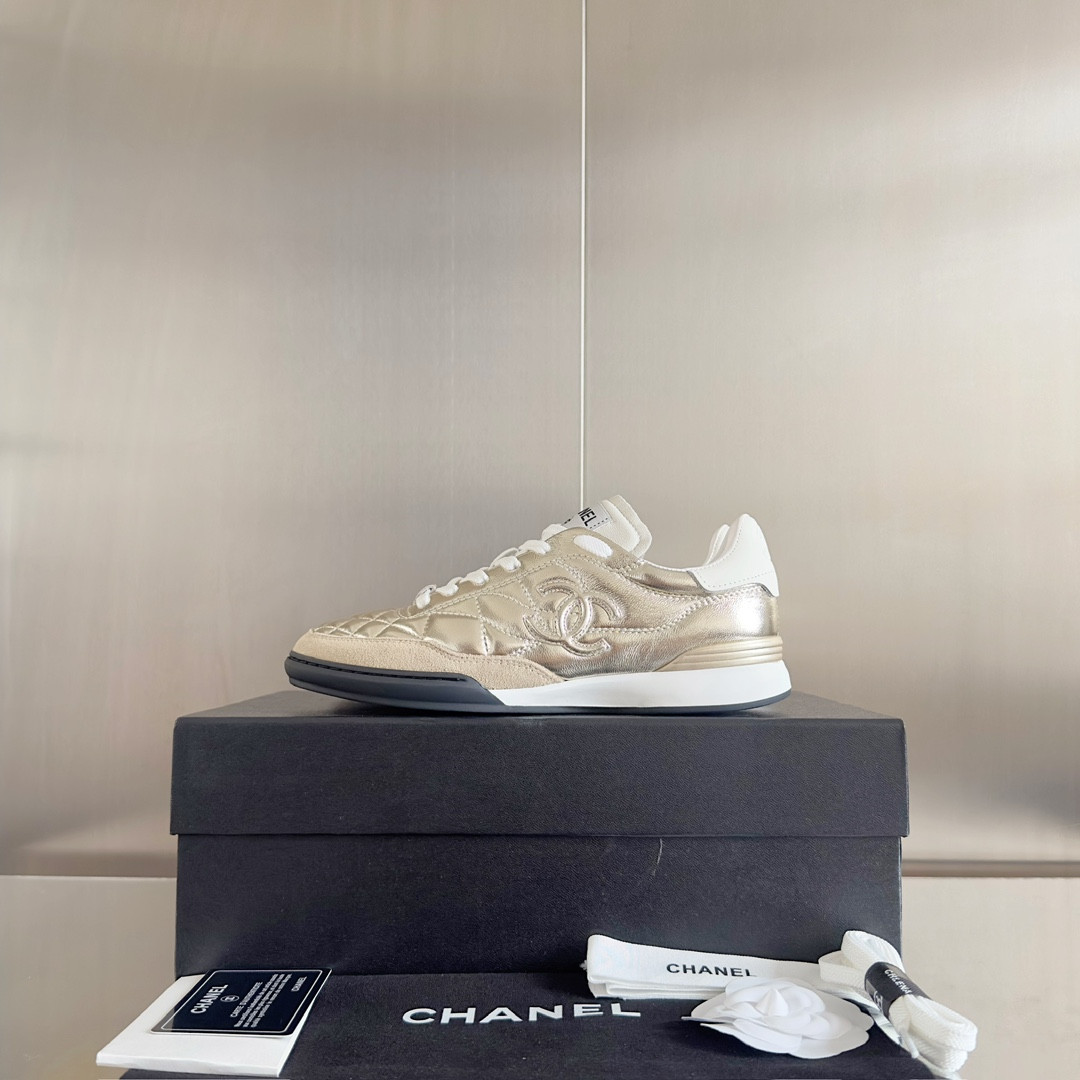 UA Ch**el SNEAKER