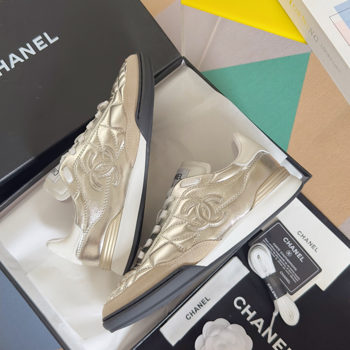 UA Ch**el SNEAKER