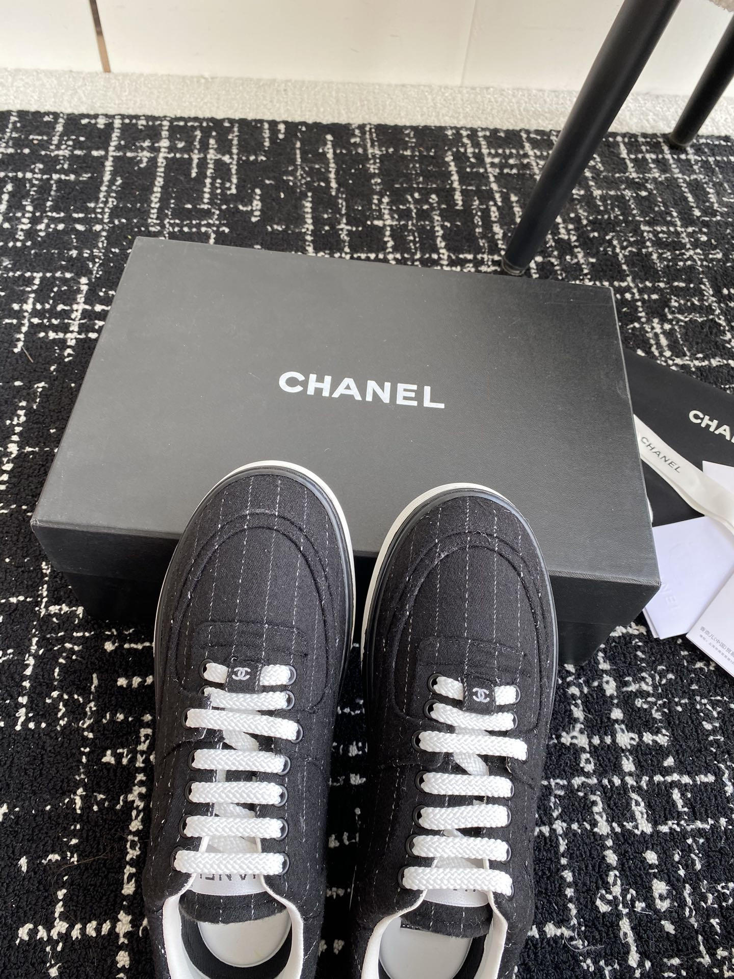 UA Ch**el SNEAKER