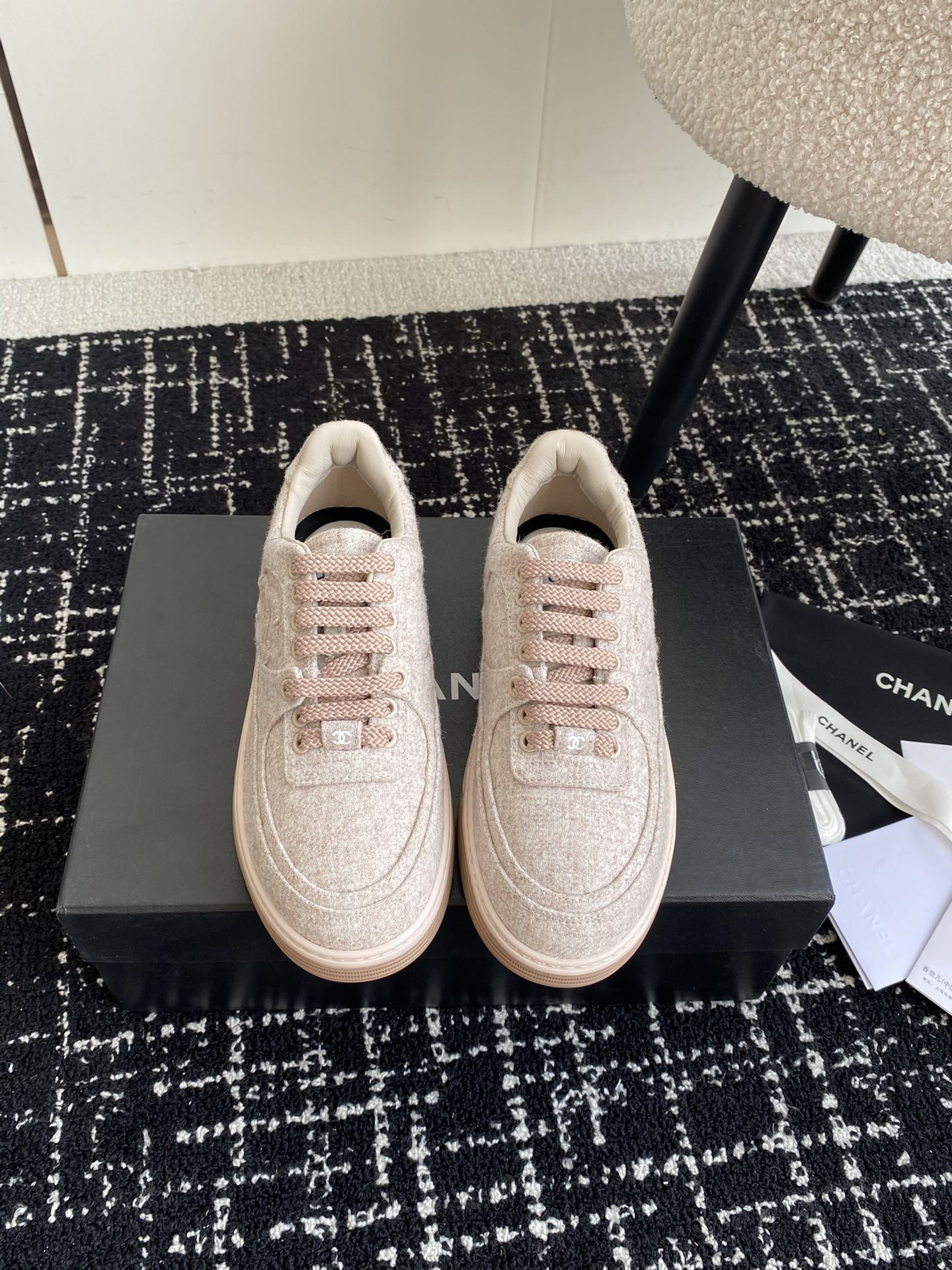 UA Ch**el SNEAKER