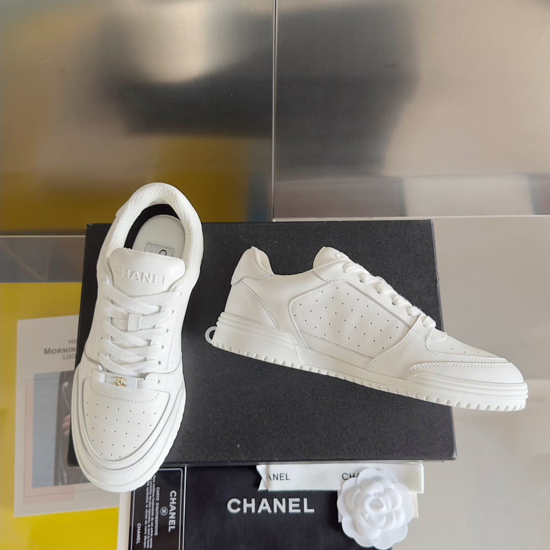 ua Ch**el sneaker