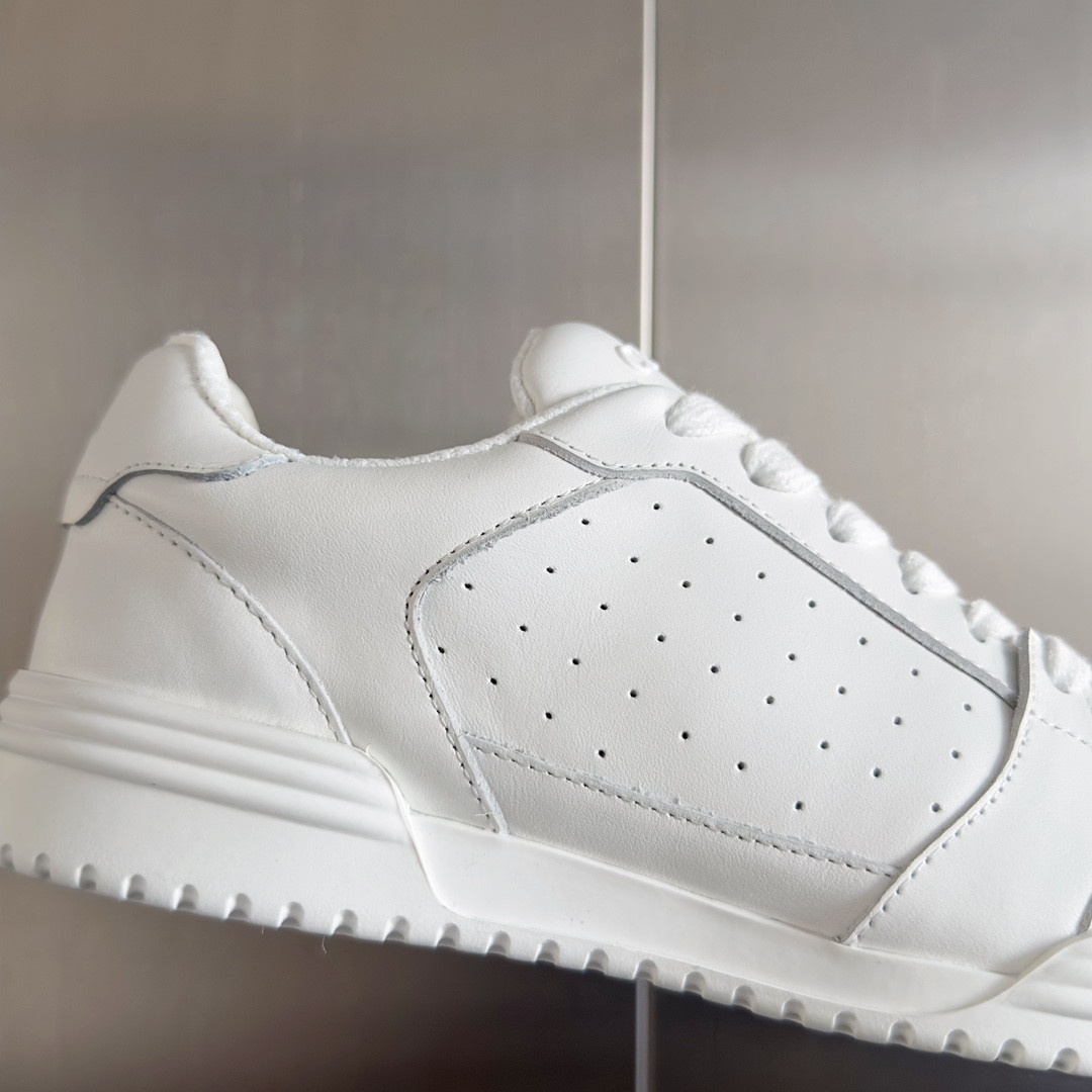 ua Ch**el sneaker