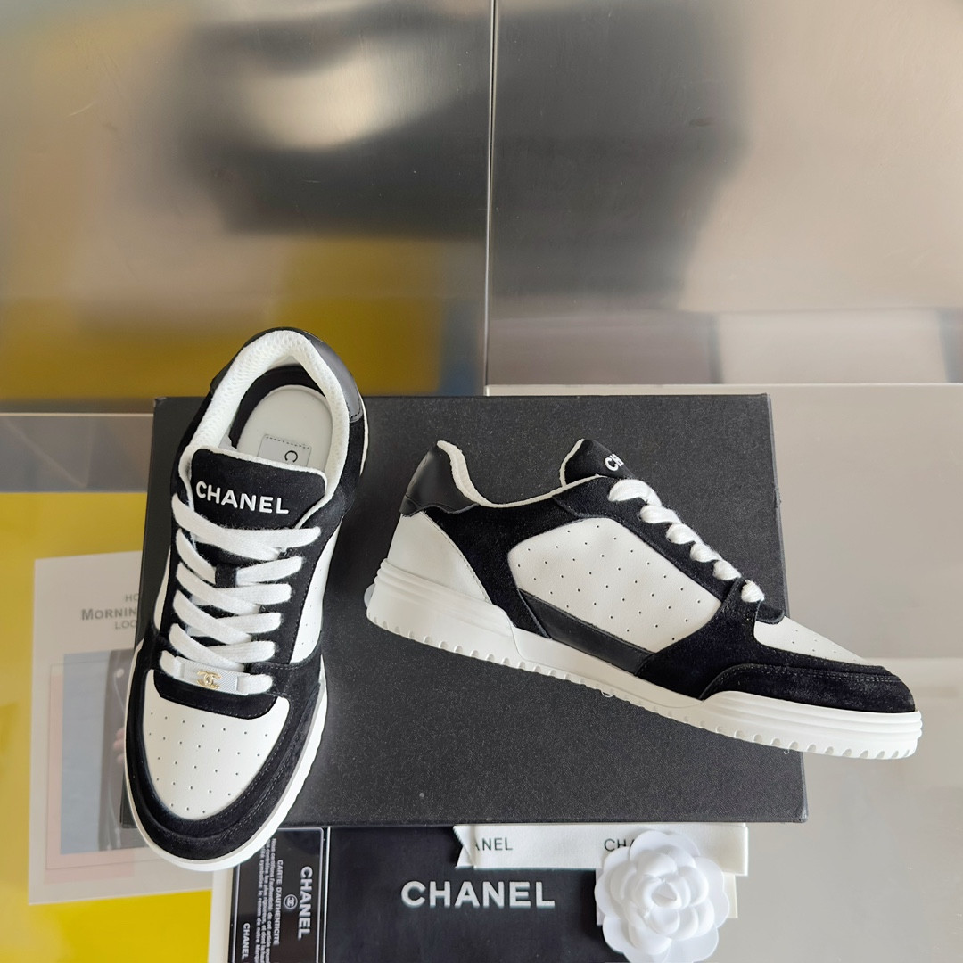 ua Ch**el sneaker