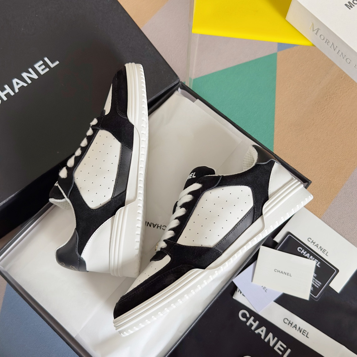 ua Ch**el sneaker