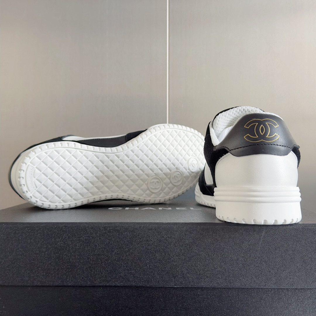 ua Ch**el sneaker