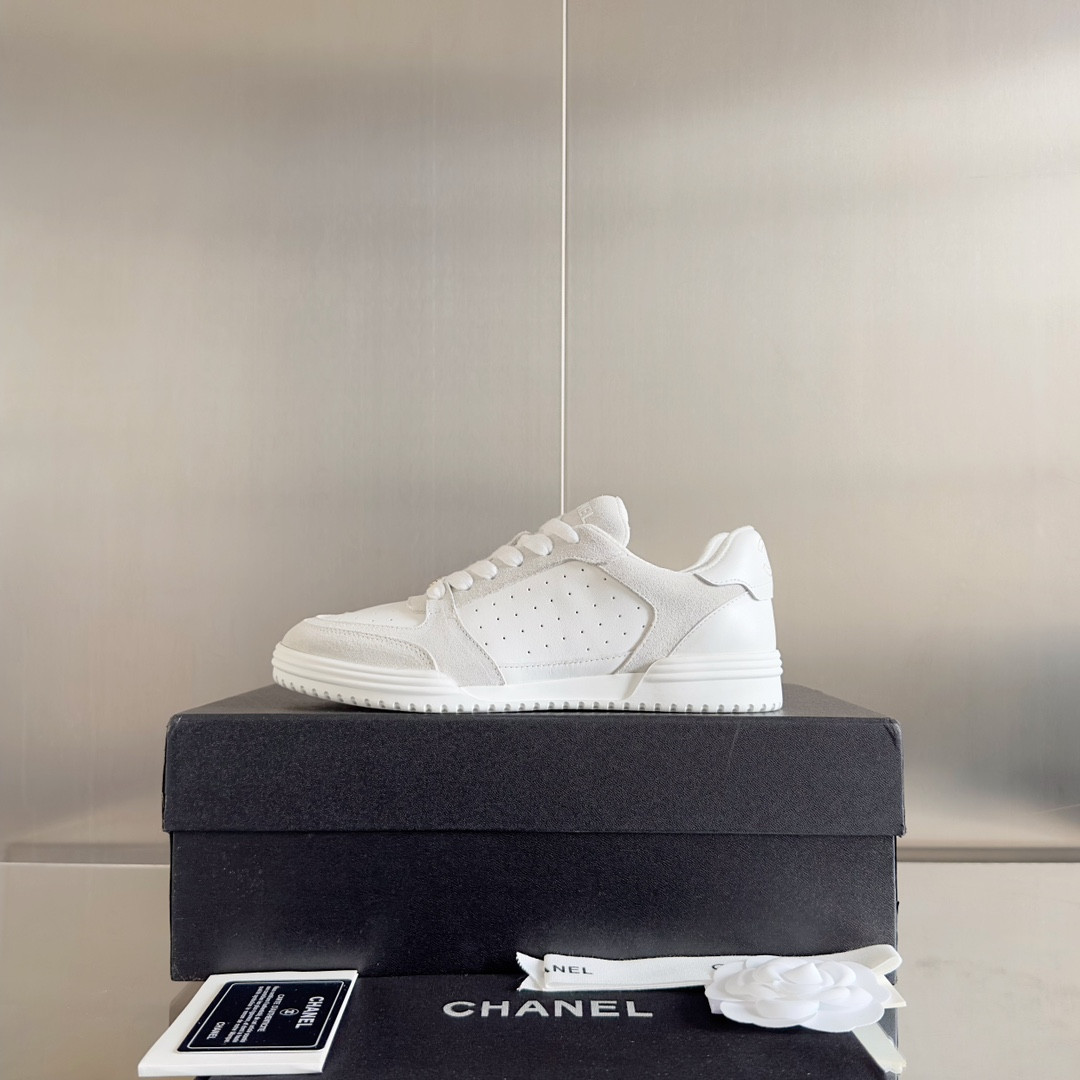 ua Ch**el sneaker