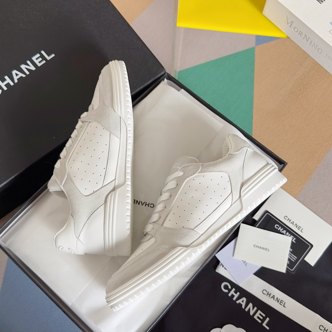 ua Ch**el sneaker