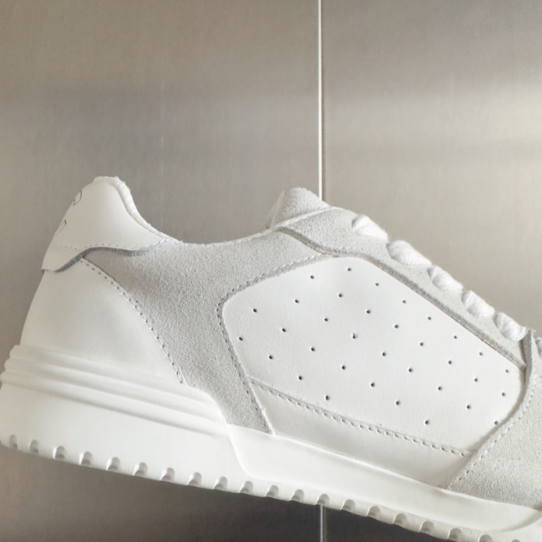ua Ch**el sneaker