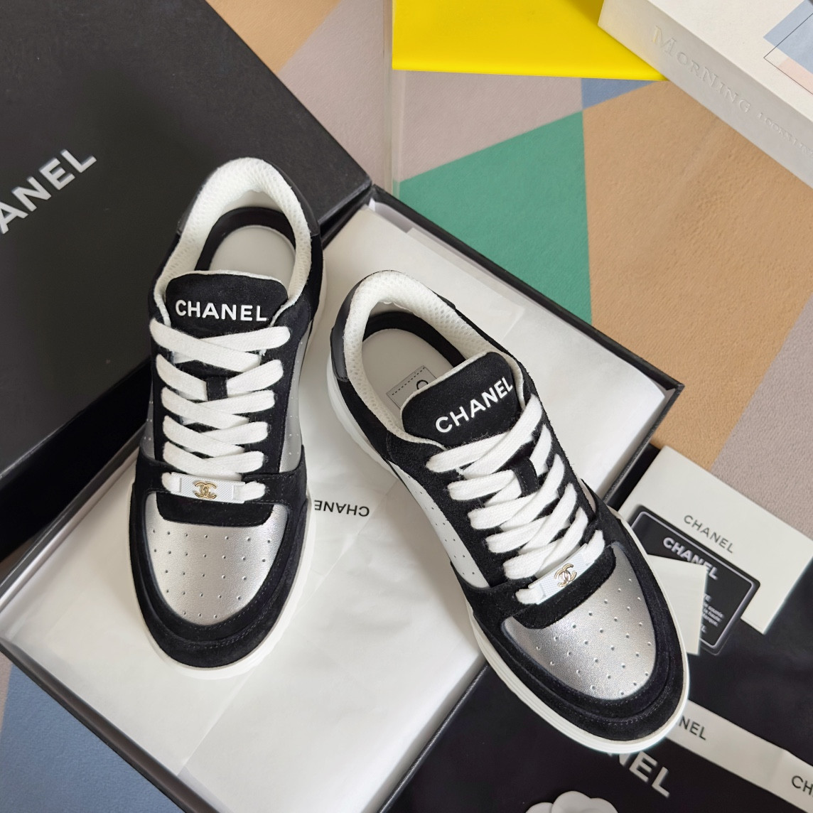 ua Ch**el sneaker