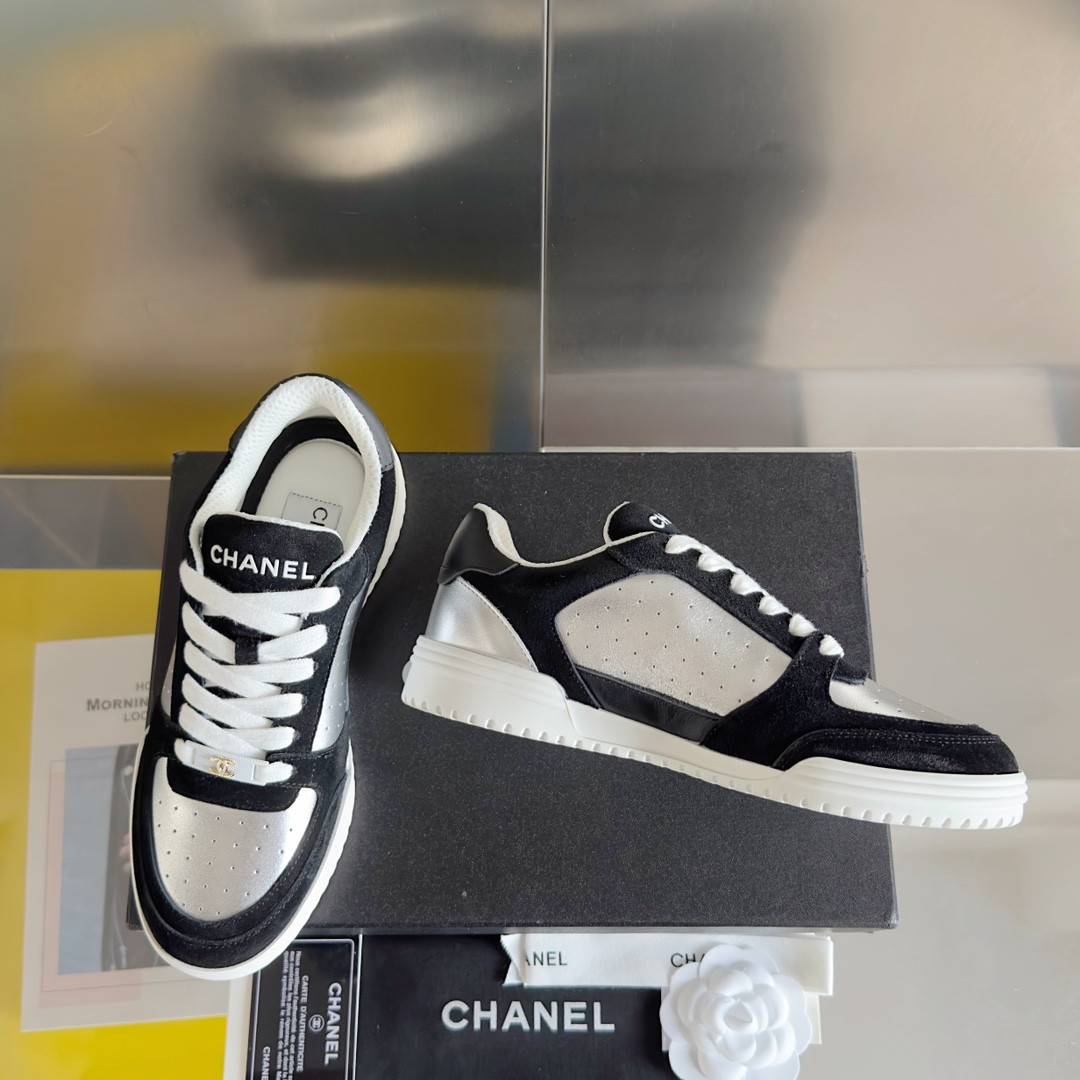 ua Ch**el sneaker