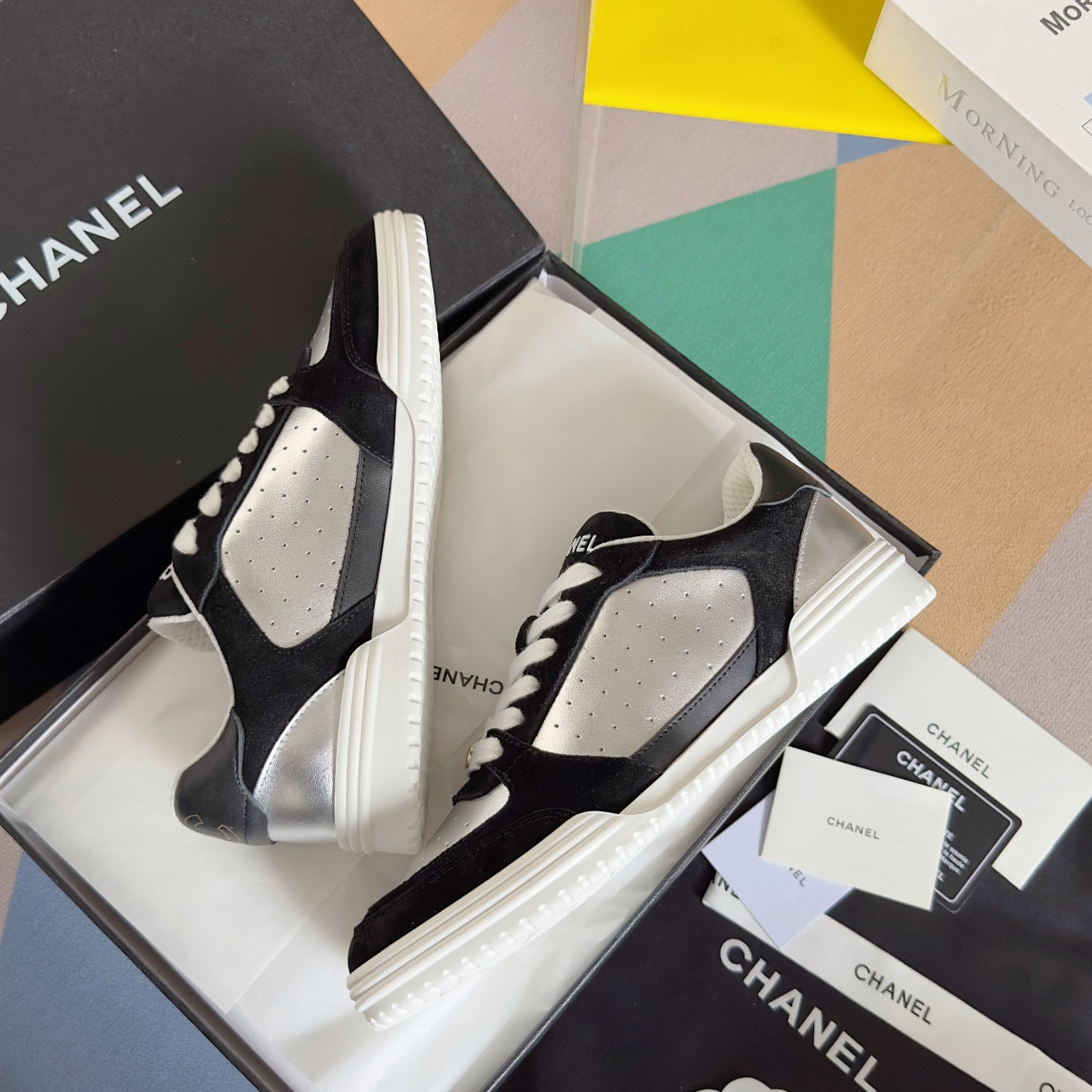 ua Ch**el sneaker