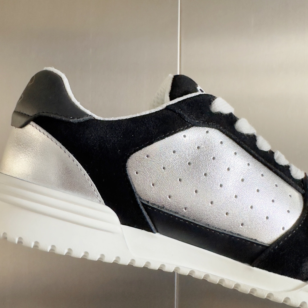 ua Ch**el sneaker
