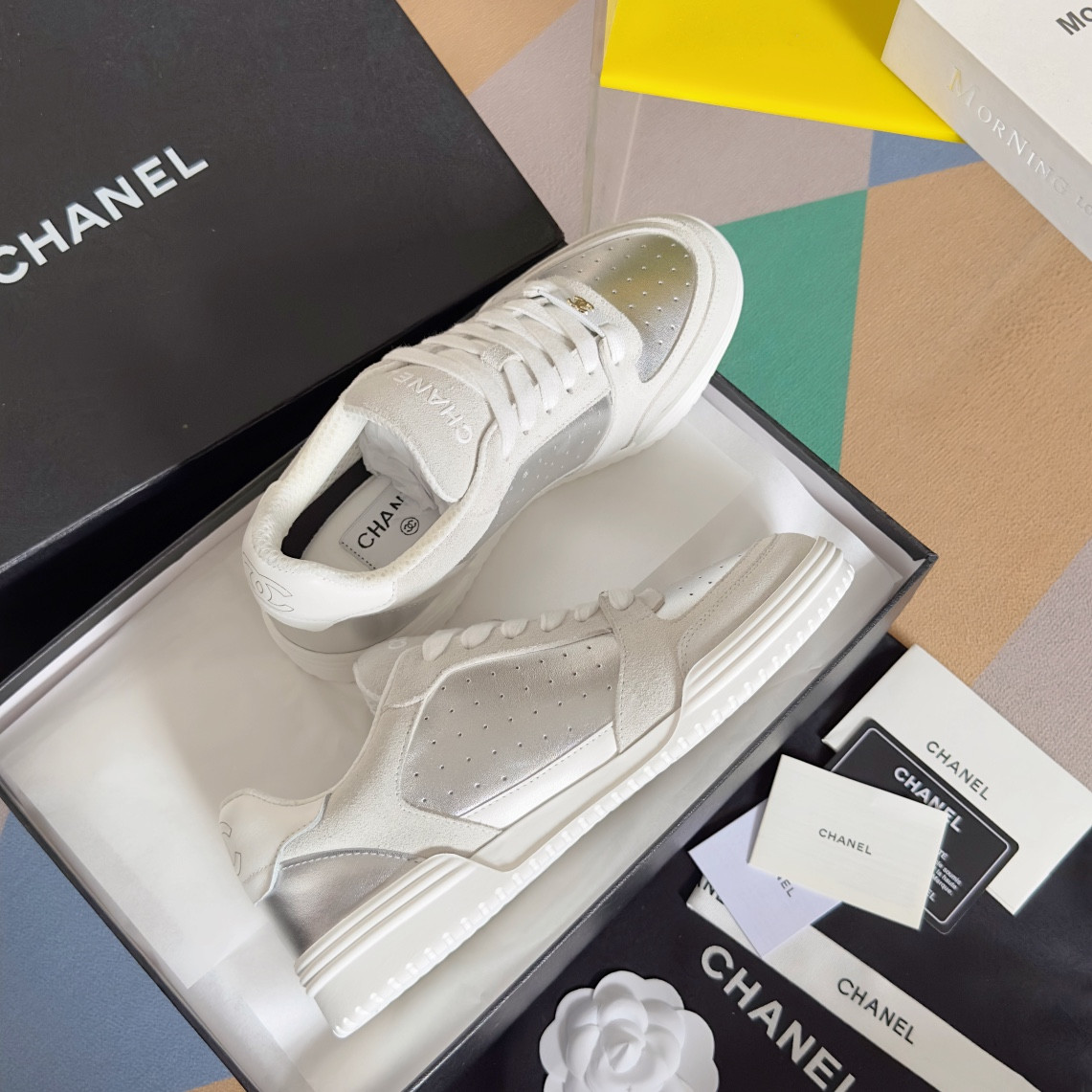 ua Ch**el sneaker
