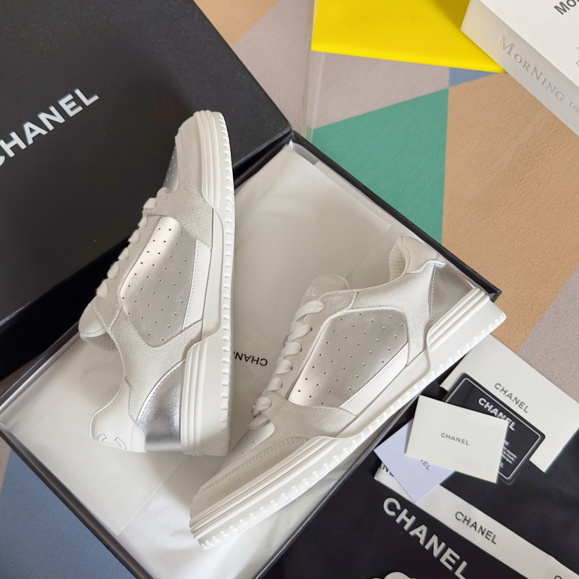 ua Ch**el sneaker