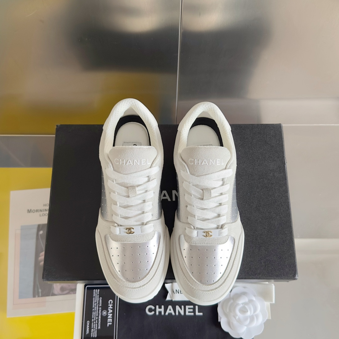 ua Ch**el sneaker