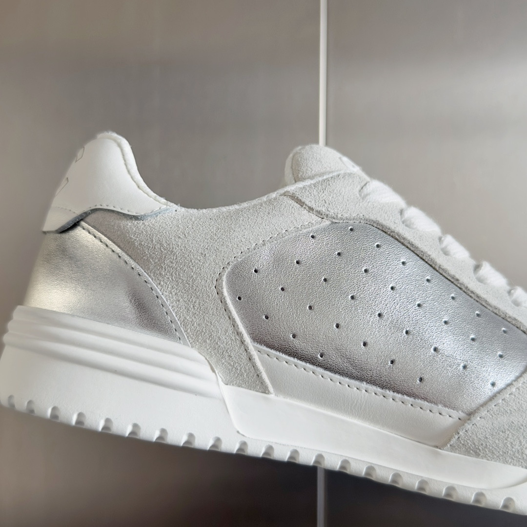 ua Ch**el sneaker