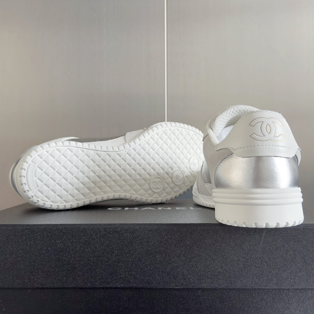 ua Ch**el sneaker