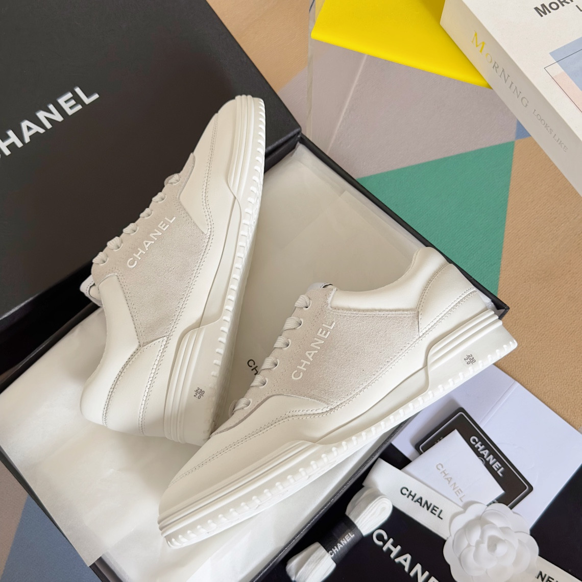 ua Ch**el sneaker